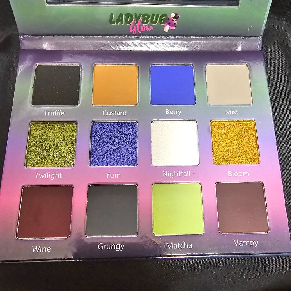 "Vampy Treat" eyeshadow palette